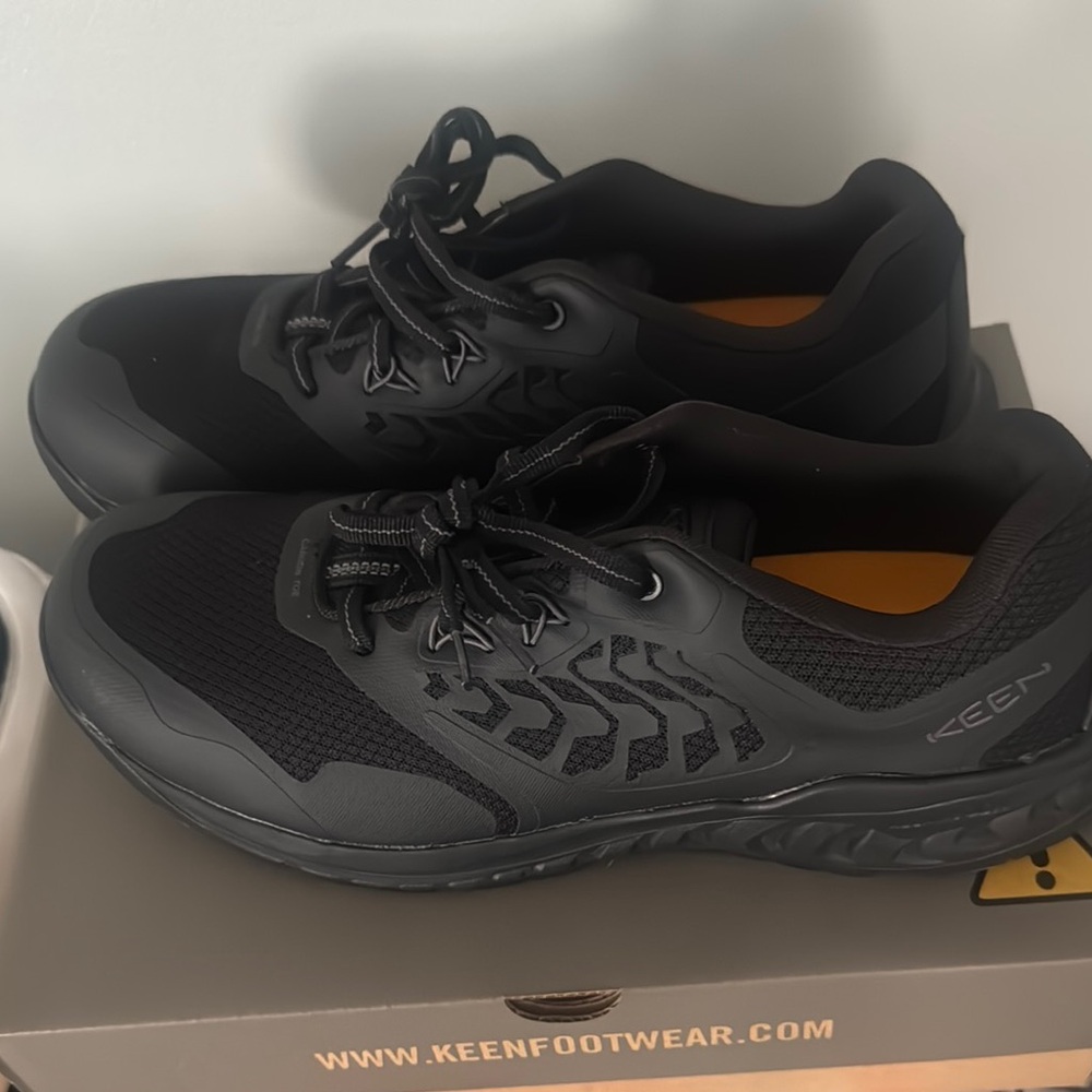 Keen Black Athletic Shoes with Cushioned Midsole
